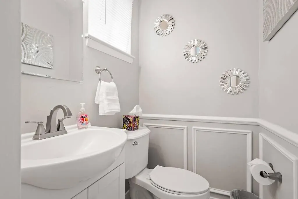 Fly In Style! Charming Townhome 6 Mins From Ric! Highland Springs 0*,  United States