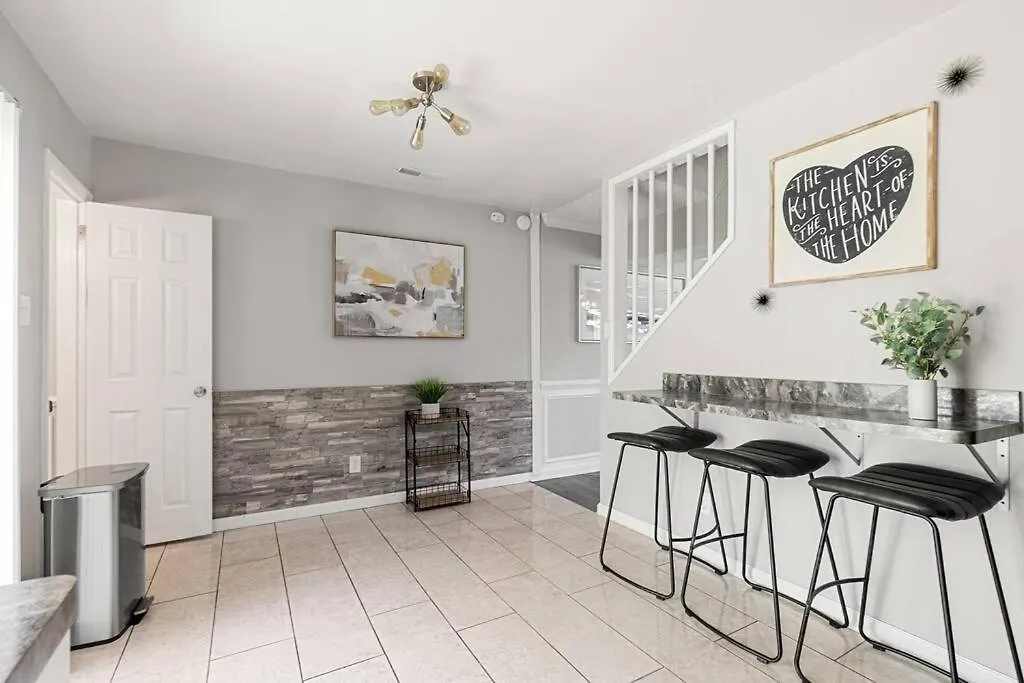 Fly In Style! Charming Townhome 6 Mins From Ric! Highland Springs