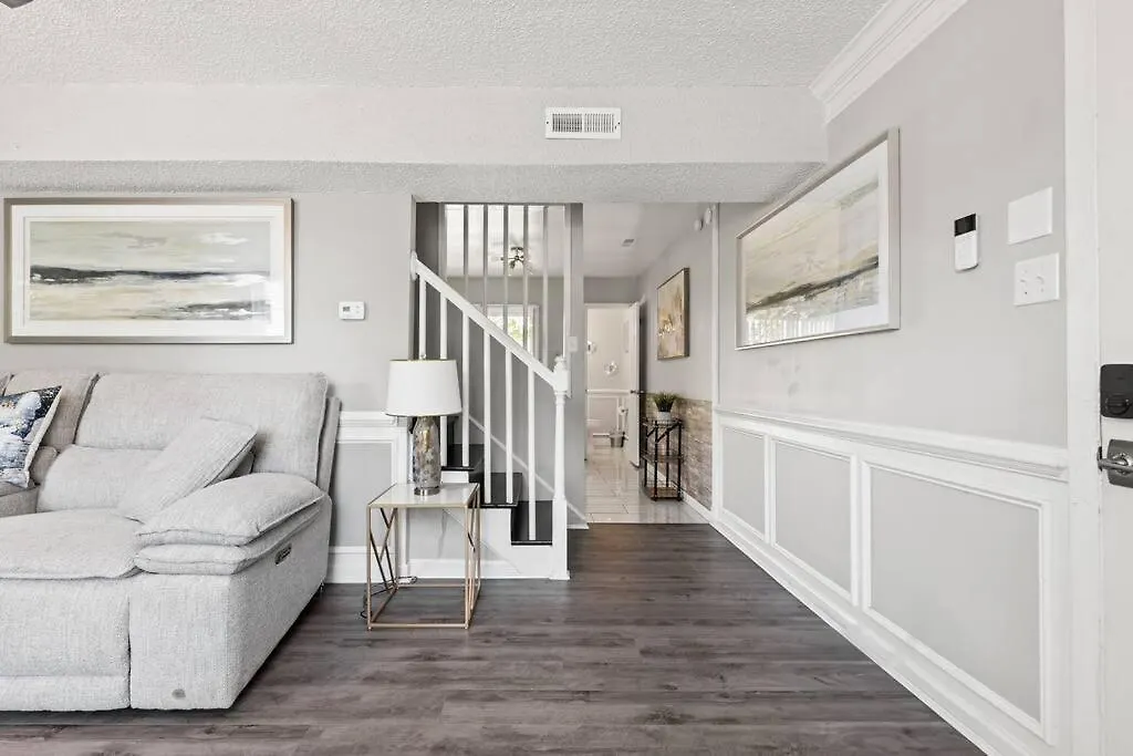 Fly In Style! Charming Townhome 6 Mins From Ric! Highland Springs