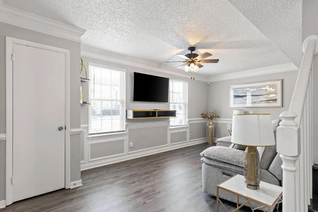 Fly In Style! Charming Townhome 6 Mins From Ric! Highland Springs