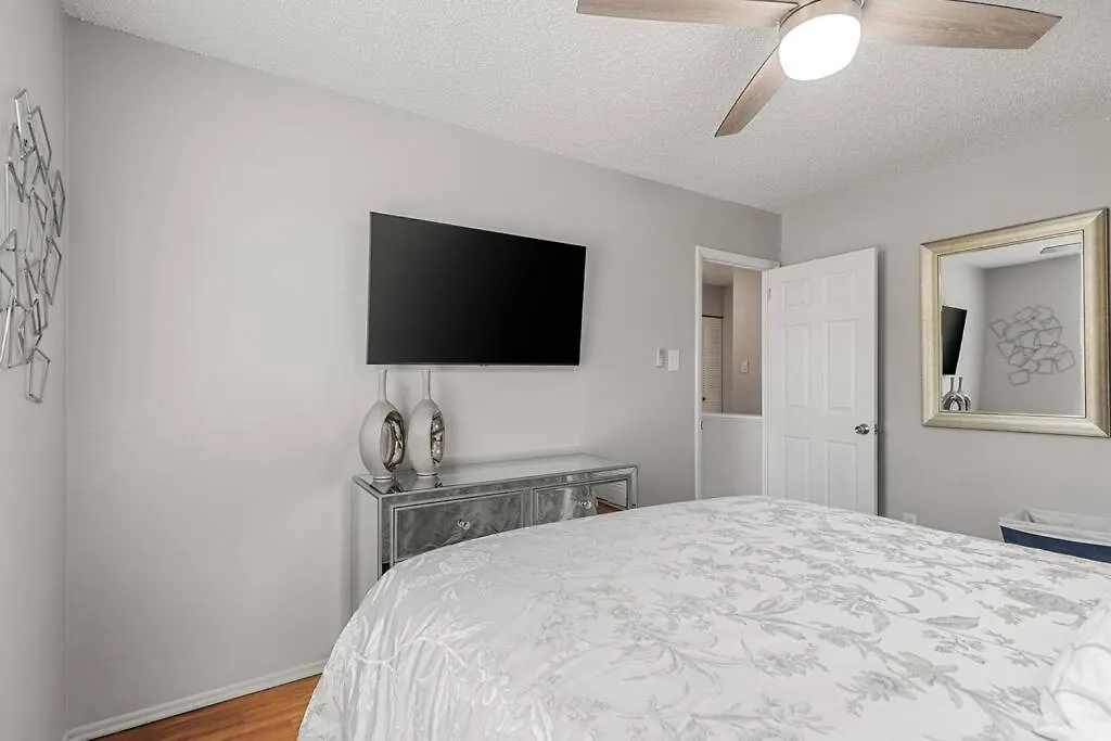 Fly In Style! Charming Townhome 6 Mins From Ric! Highland Springs