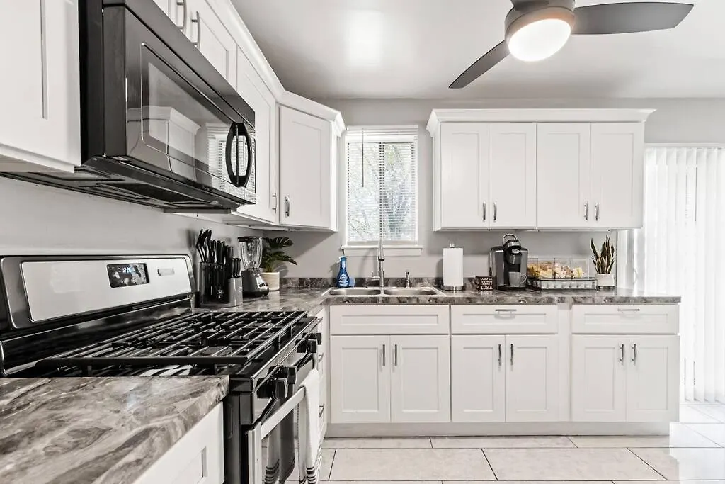Fly In Style! Charming Townhome 6 Mins From Ric! Highland Springs Apartment