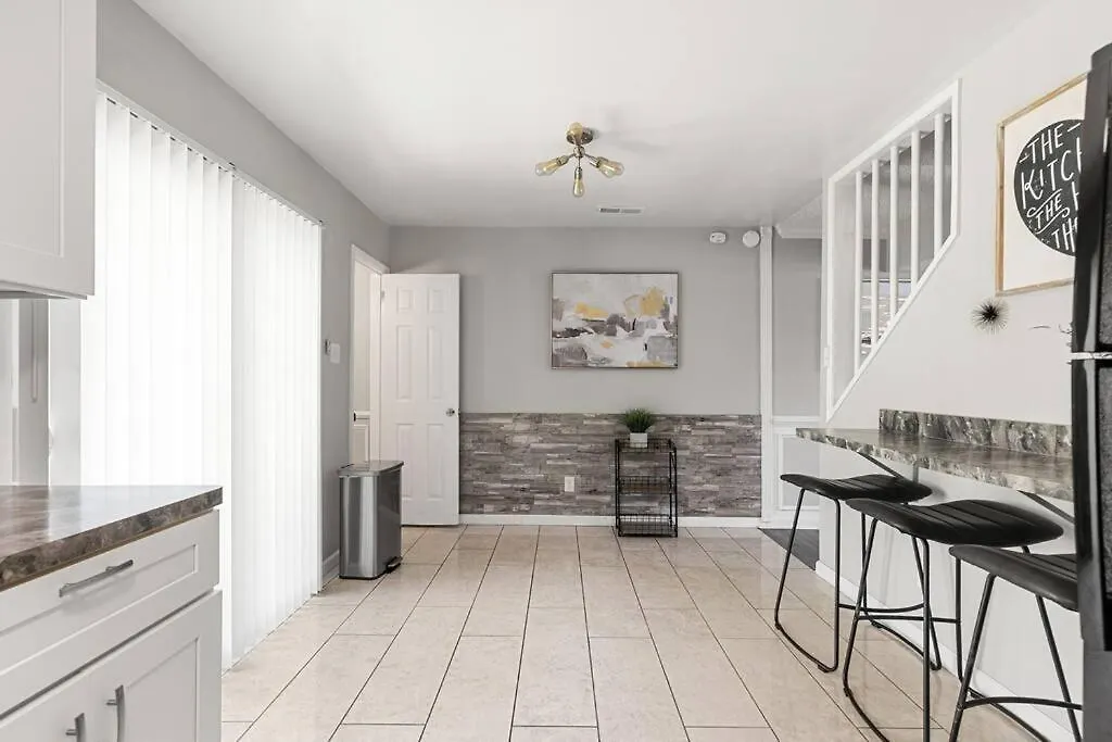Fly In Style! Charming Townhome 6 Mins From Ric! Highland Springs